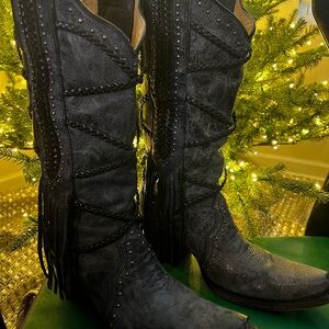 Chic Black Fringe Heeled Boots